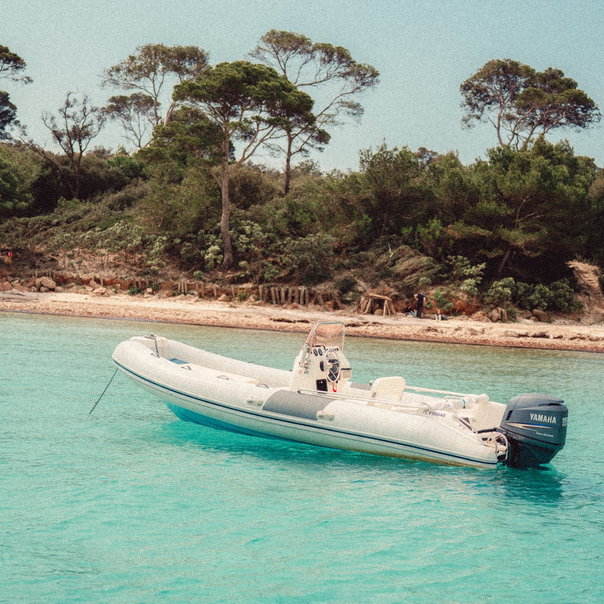 Location bateau Flyer 115cv à Hyères, idéal pour sortie en mer vers Porquerolles