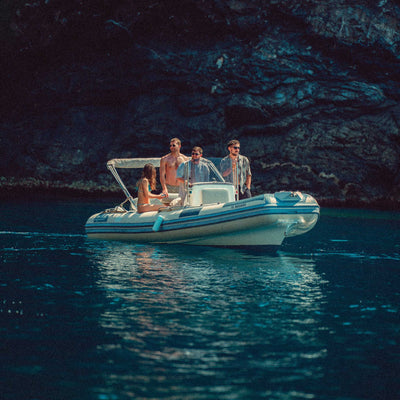 Location bateau 150cv à Hyères, idéal pour journée en mer en famille