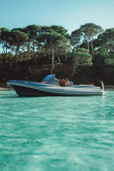 Bateau semi-rigide 400cv pour vos sorties détentes à Hyères