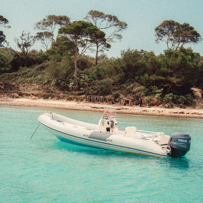 Location bateau Flyer 115cv à Hyères, idéal pour sortie en mer vers Porquerolles
