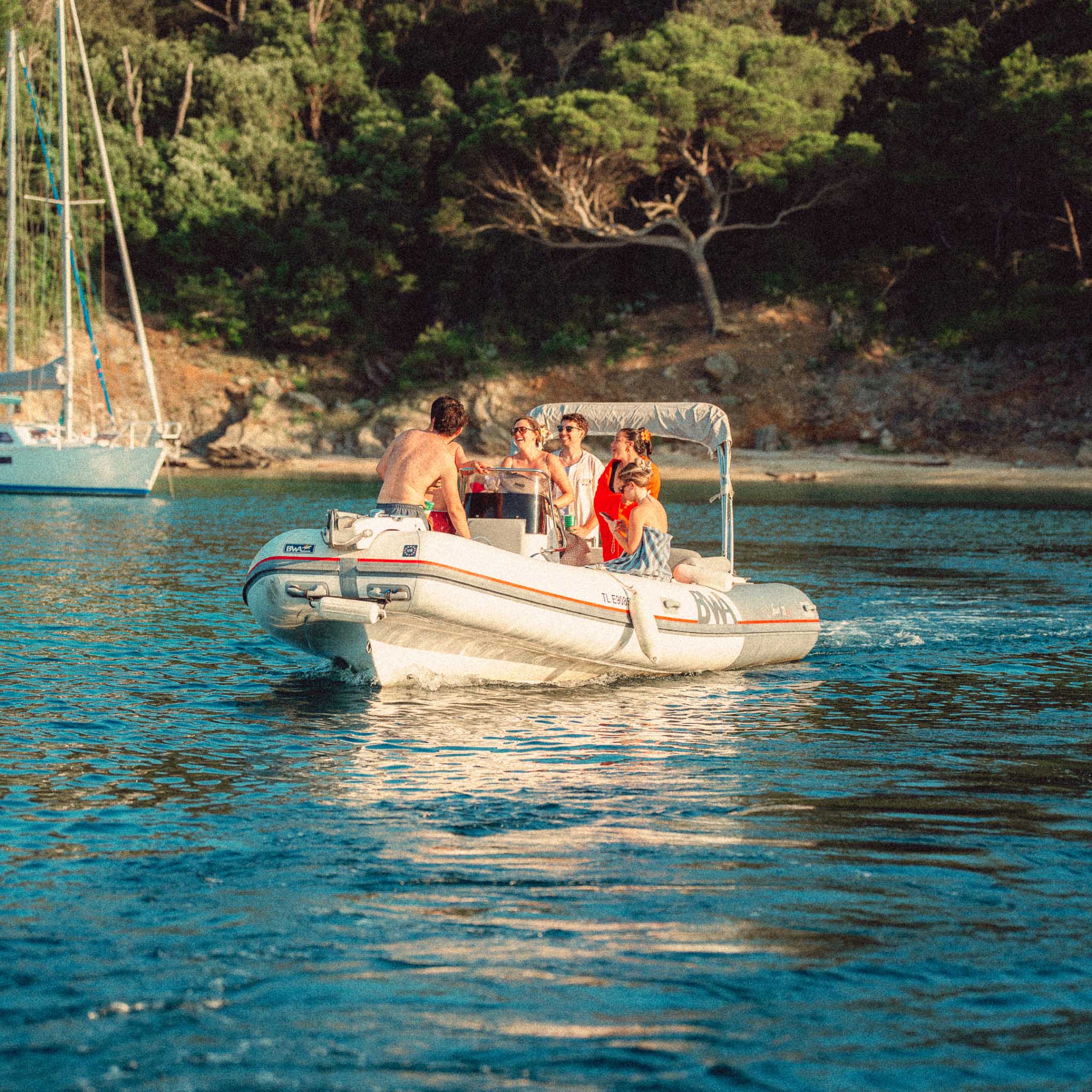 Location bateau BWA 175cv à Porquerolles depuis Hyères avec Float