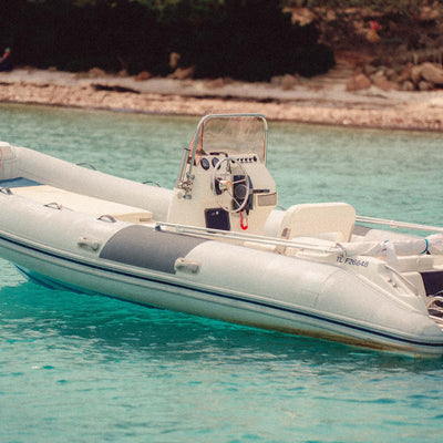Location bateau 115cv à Porquerolles depuis Hyères, idéal pour journée en famille