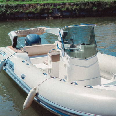 Semi-rigide Kardis 300cv en location à Hyères, bateau premium pour les Îles d’Or