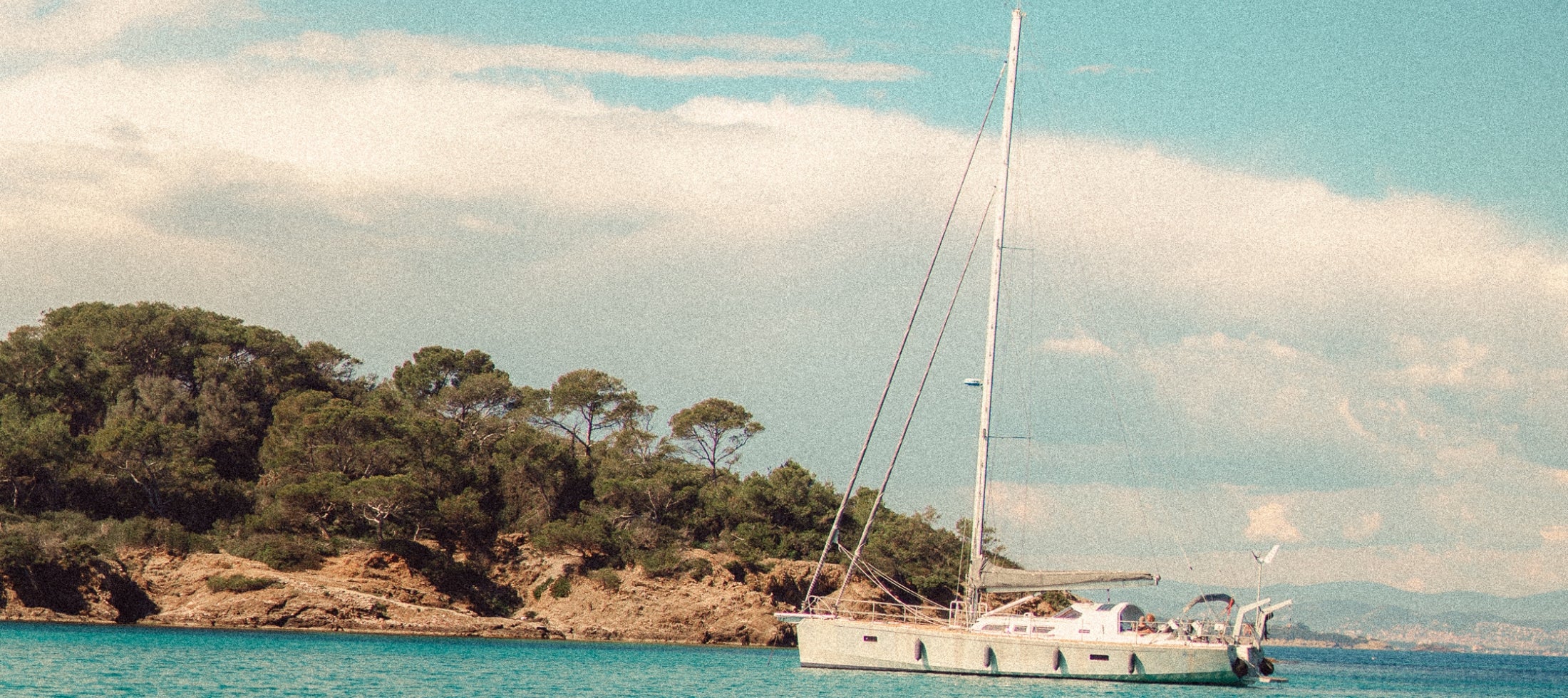Sortie en bateau aux Îles d’Or depuis Hyères, location pour journée en mer