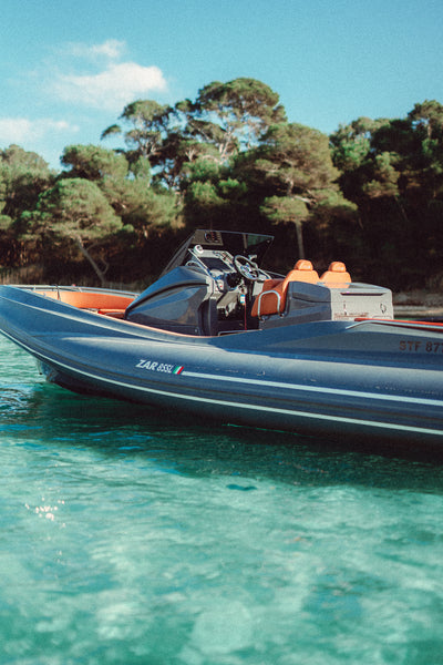 ZAR SL85 en mer à Hyères, location de semi-rigide haut de gamme vers Porquerolles